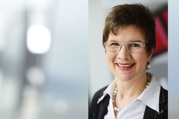 Portraitbild Prof. Dr. Nicola Marsden mit Hintergrund