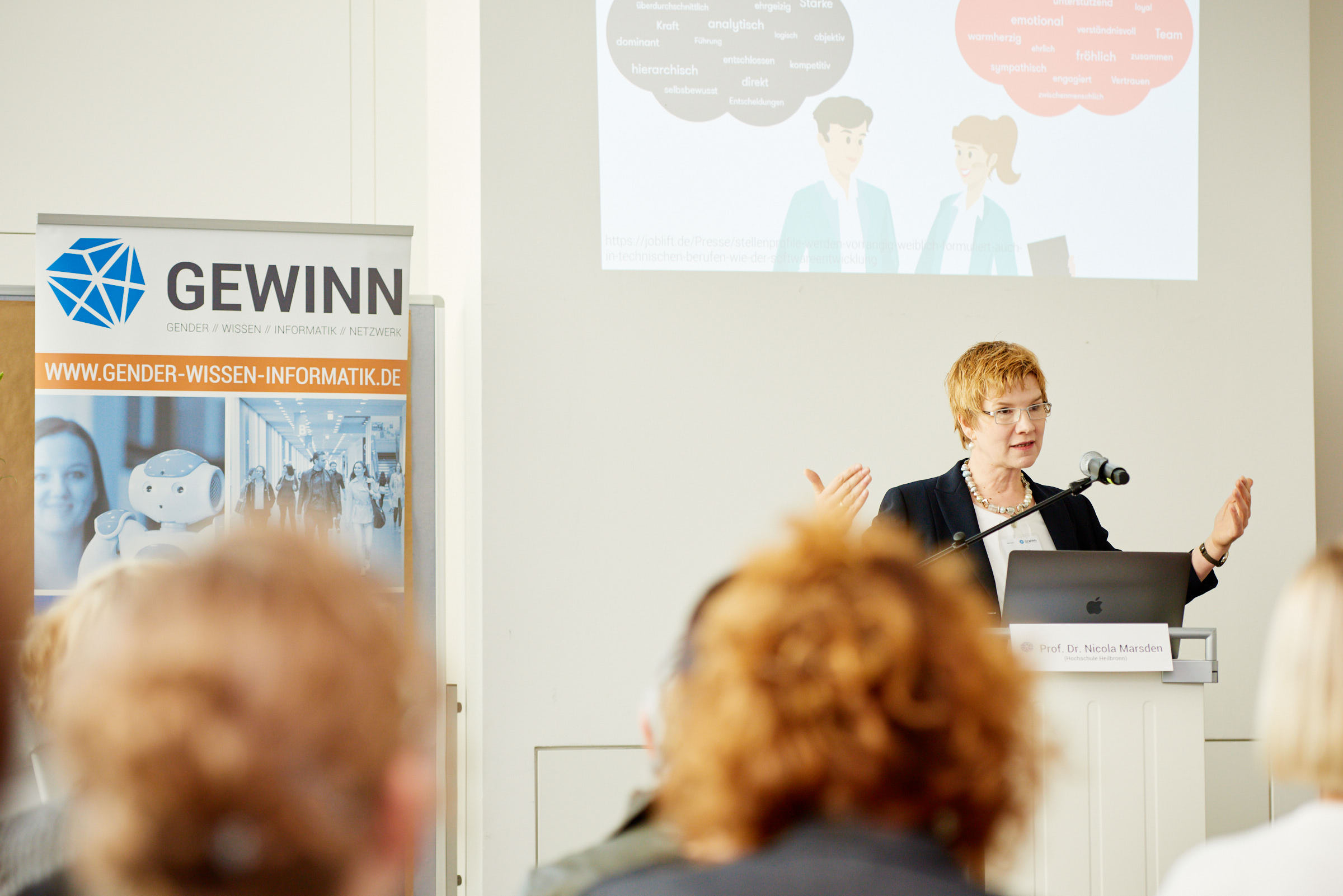 Prof. Dr. Nicola Marsden bei ihrem Einführungsvortrag.